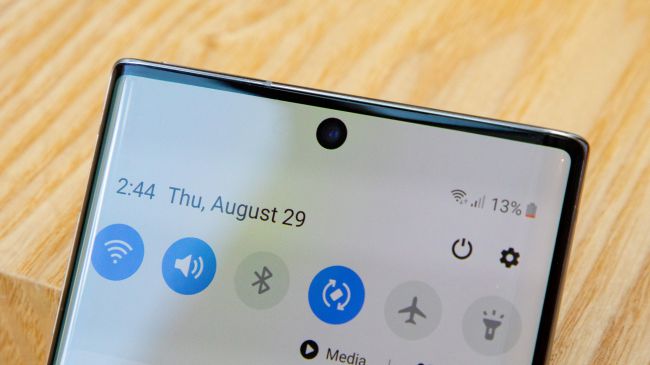 Samsung Galaxy Note 11 может получить встроенную камеру