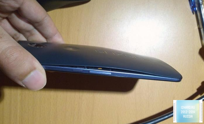 У Nexus 6 отклеивается задняя крышка