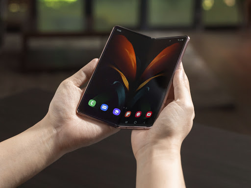 Экран Samsung Galaxy Z Fold 2 все еще можно повредить ногтем