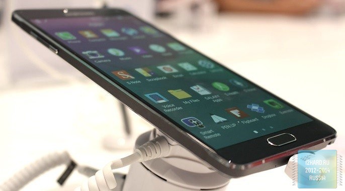 Galaxy A7 появился на российском рынке