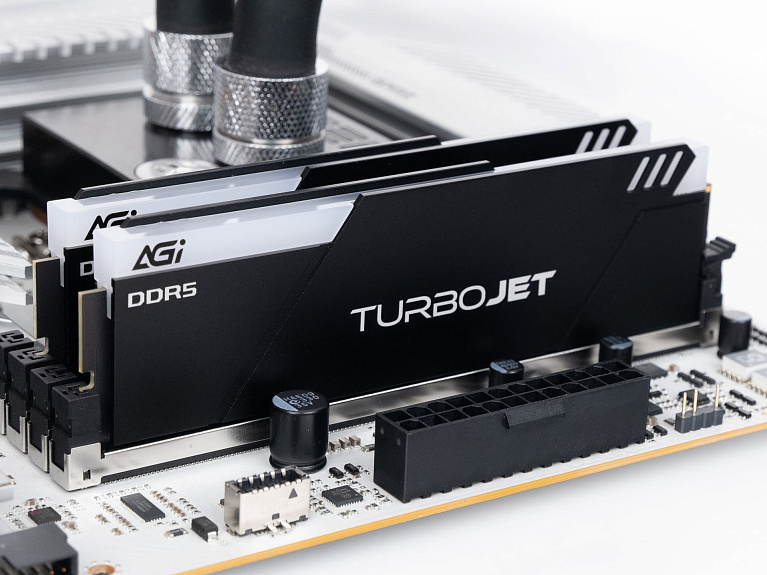 Обзор и тест комплекта оперативной памяти AGI TURBOJET RGB UD858 DDR5 6800 МГц 2x16 ГБ (AGI6JPC16UD858-DC)