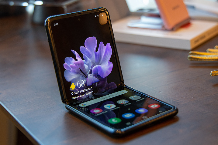 Samsung Galaxy Z Flip 5G теперь является самым дешевым складным смартфоном