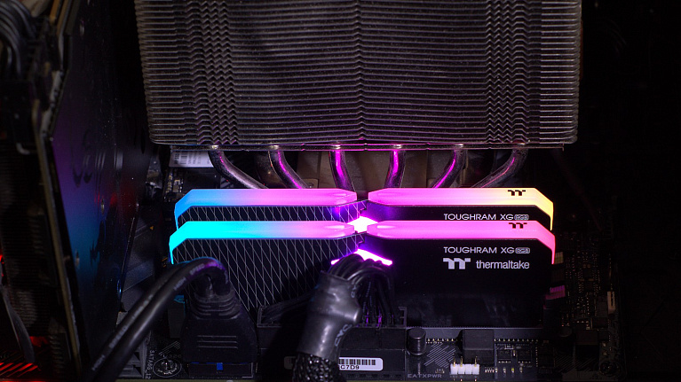 Обзор комплекта оперативной памяти DDR4-4000 Thermaltake TOUGHRAM XG RGB [R016D416GX2-4000C19A] 32 GB
