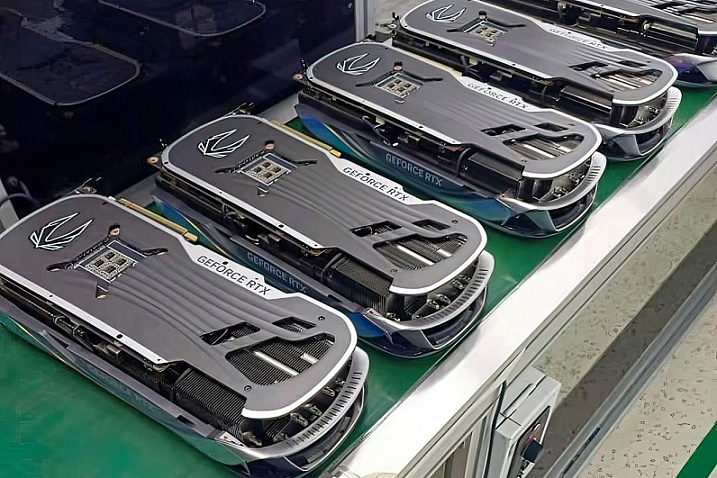 Изучаем фотографии ZOTAC GeForce RTX 4090 AMP 
