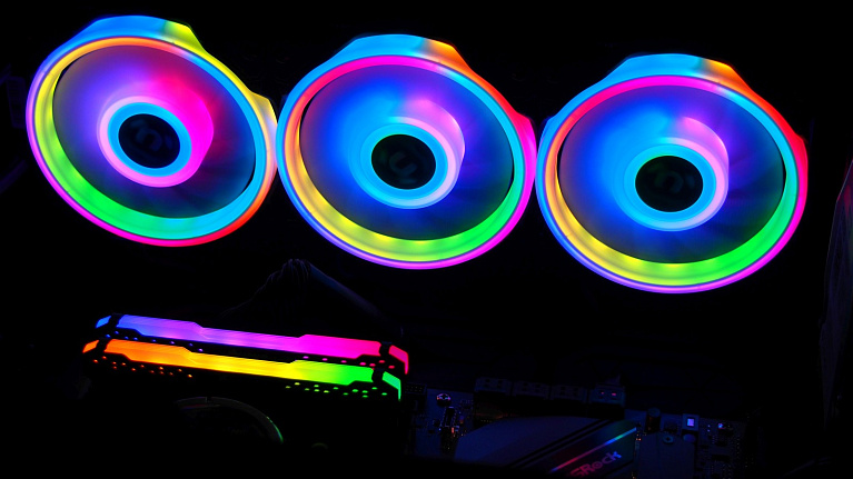 Обзор комплекта вентиляторов Thermaltake Riing Quad 12 RGB Radiator Fan TT Premium Edition