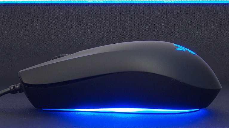 Обзор мышки Razer Abyssus Essential и коврика Goliathus Chroma с подсветкой