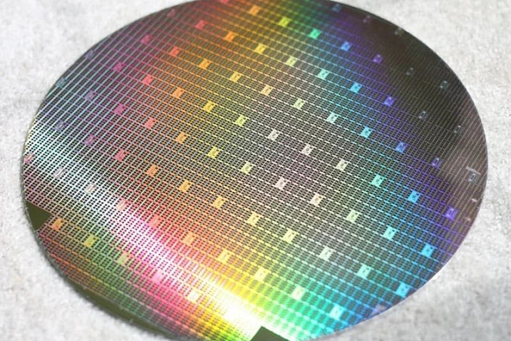 Квадратный миллиметр 1b DRAM теперь стоит на 54% дороже TSMC N2, хотя изготовить её намного проще