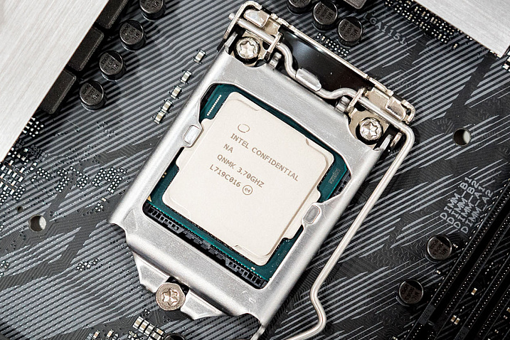 Обзор и тестирование процессора Intel Core i7-8700K: 5 ГГц на 12 потоках?