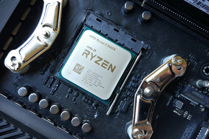 Разогнанный AMD Ryzen 5 5600X не оставляет шансов Intel Core i5-10600K в бенчмарке Cinebench R15